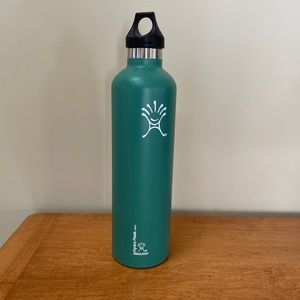 Hydro Flask 24 oz insulated narrow top, green